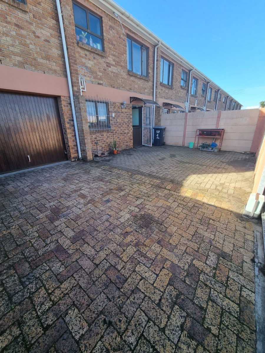 To Let 3 Bedroom Property for Rent in Southfield Western Cape